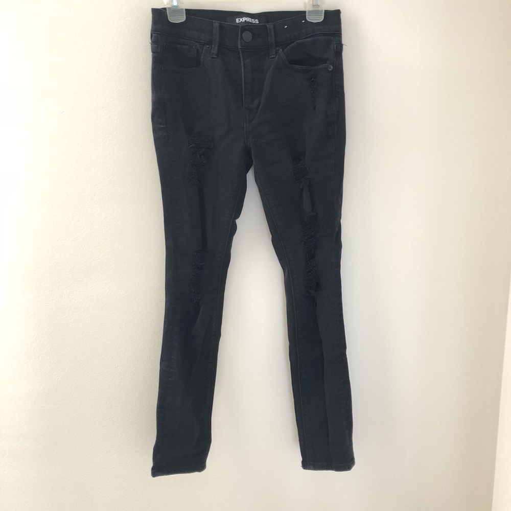Black distressed skinny jeans